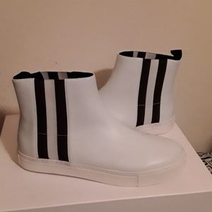 SALE!!! NWOT Jane and the Shoe leather sneakers